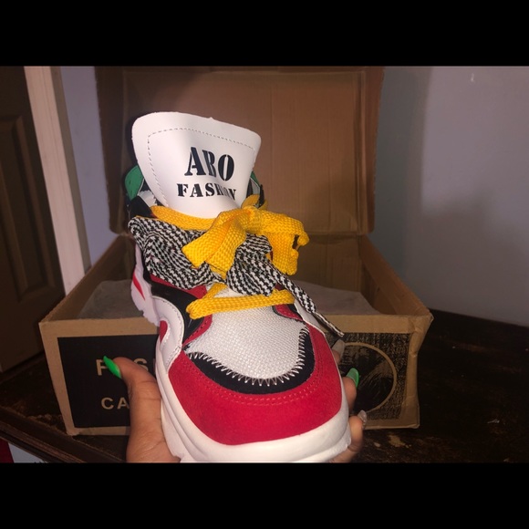 Women Shoes - Picture 3 of 3